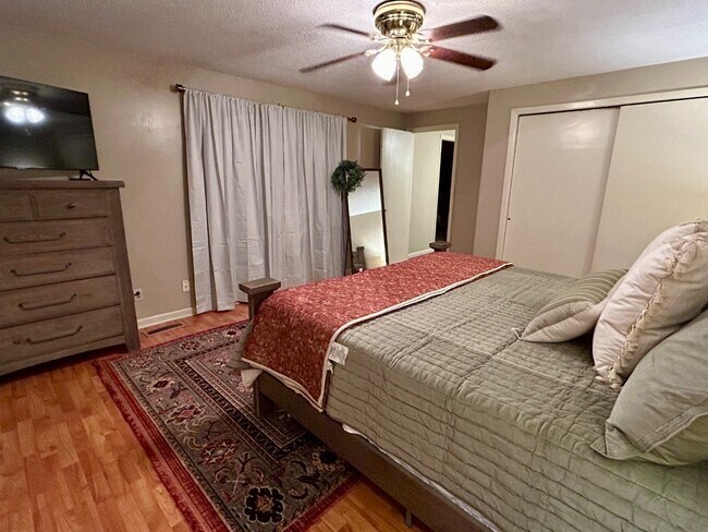 Photo - 917 Davis Blvd