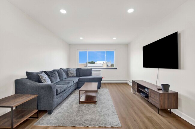 Photo - 607 W Wrightwood Ave Unidad 603 Rental