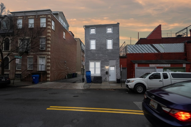 Building Photo - 1703 E Lombard St Rental