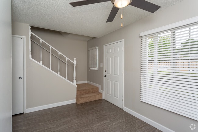 2BR, 1.5BA - 934 SF