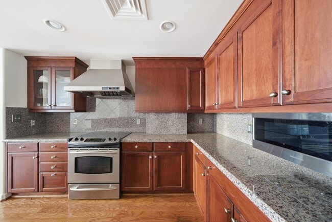 Building Photo - 914 Main St Unit 1108