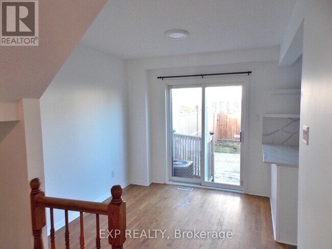 Photo - 136 Inverkip Ave