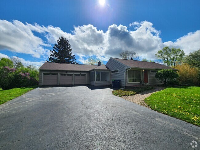 Building Photo - 1742 Turk Hill Rd Unit 2 Rental