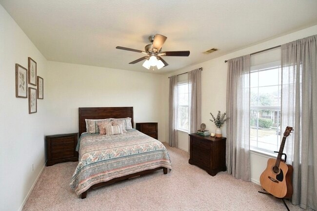 Photo - 7215 Ravenswood
