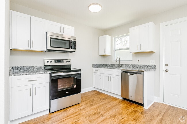 Building Photo - NEWLY RENOVATED 2 bedroom, 1 bathroom at G... Rental