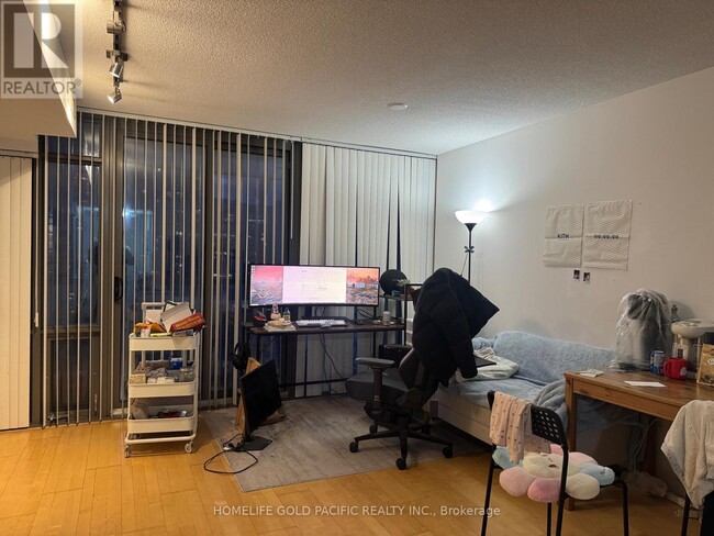 Photo - 38 Grenville St Unité 2005