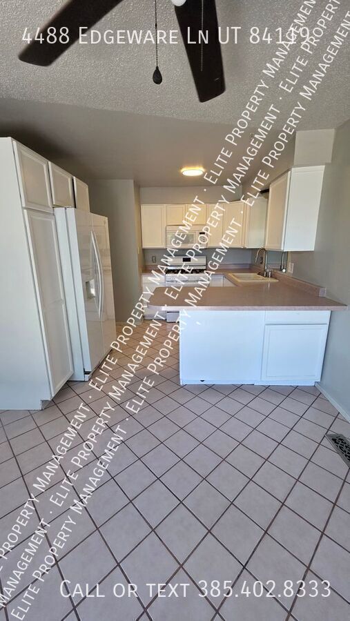 Photo - 4488 Edgeware Ln