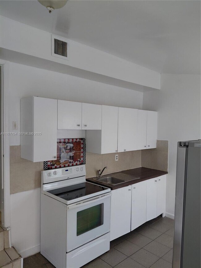 Photo - 3171 NW 28th St Unit 2