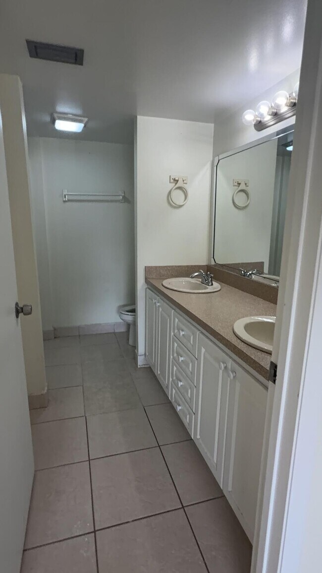 Photo - 905 Southridge Rd Unit 204a