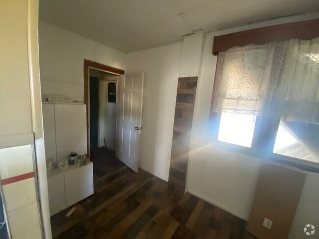 Building Photo - 15 W High St Unit 15 W High St 3 Rental