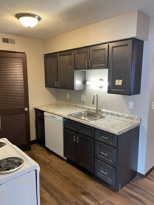 Photo - Brookside Apartments