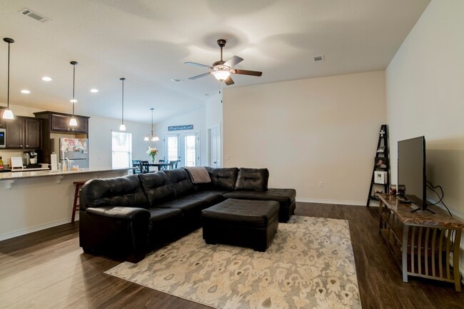 Photo - Beautiful 4 bedroom home in Pace