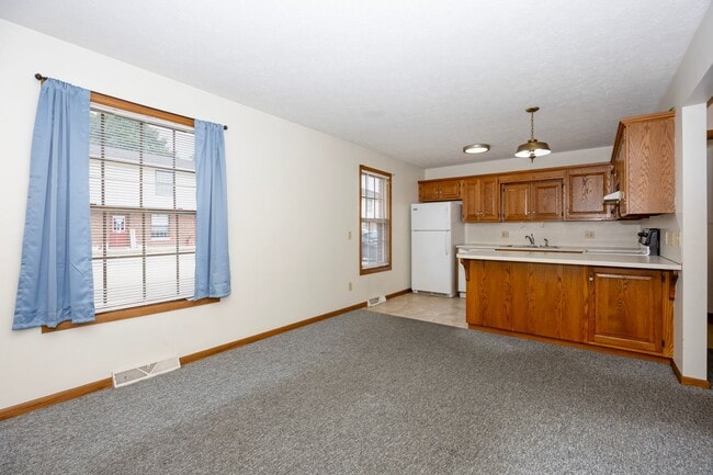 Photo - 127 E Adams St