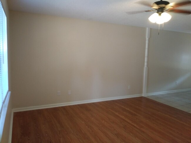 Photo - 1602 Carolwood Ct