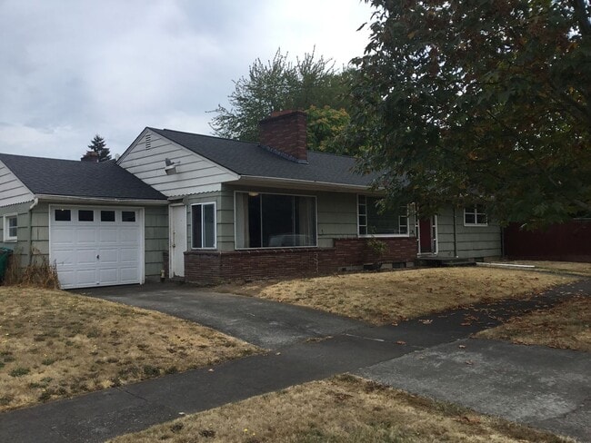 Photo - UNIVERSITY MID CENTURY