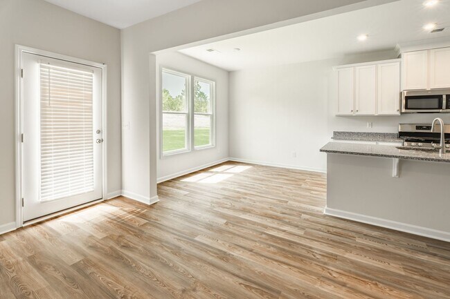 Photo - 421 Midland Pnes Dr