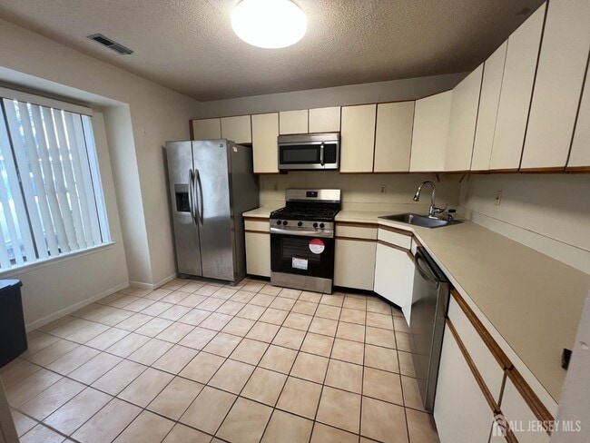 Photo - 89 Gate House Ln