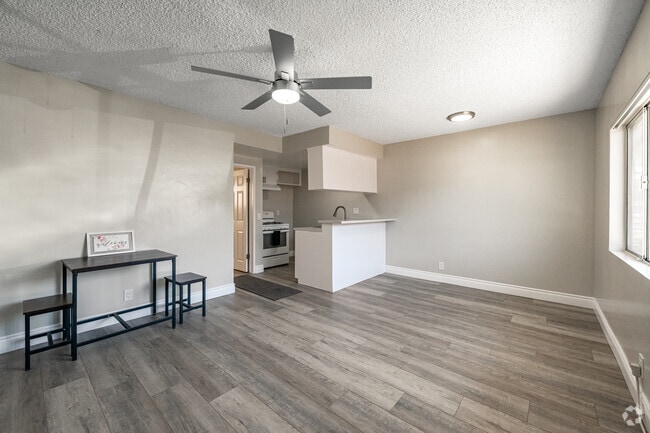 1 habitación, 1 baño - 440 pies cuadrados - Sala de estar - South Pointe Apts