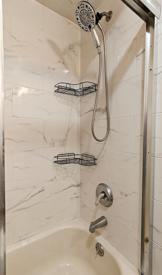 Photo - 700 Schuyler Ave