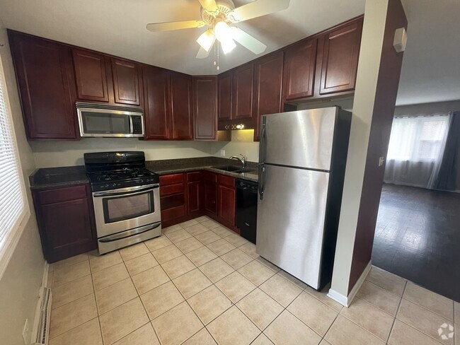 Building Photo - 1163 Deerfield Rd Unit 1163 Rental