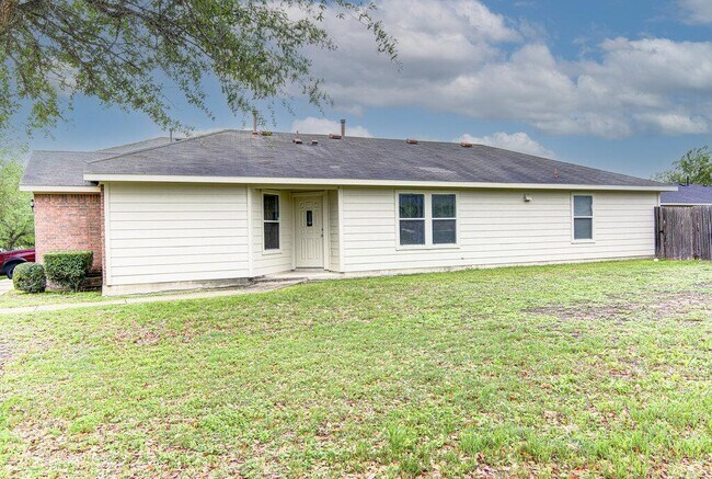 Photo - 205 Mood Lake Dr