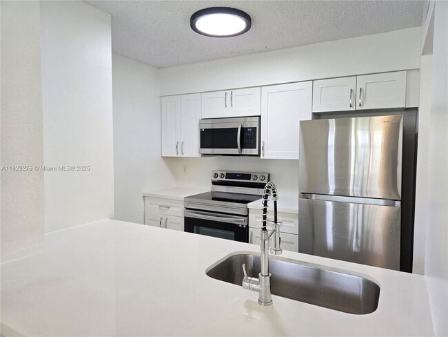 Building Photo - 2890 N Oakland Forest Dr Unit 102 Rental