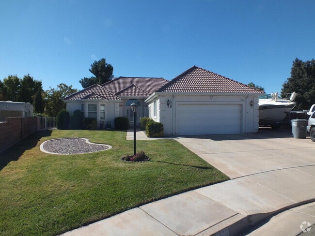 Building Photo - Beautiful dog friendly custom home in St. ...