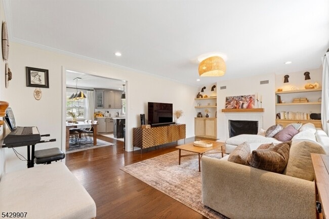 Photo - 821 Midwood Dr