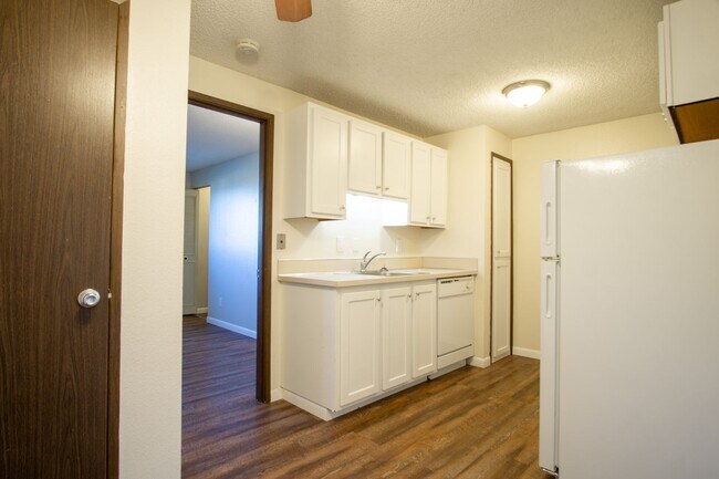 Photo - Spacious 1-Bed Surrounded by Tall Trees & Just Blocks from Popular Multnomah Village! Unit 3912