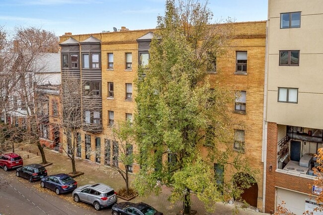 Building Photo - 877 W Lill Ave Unit 2