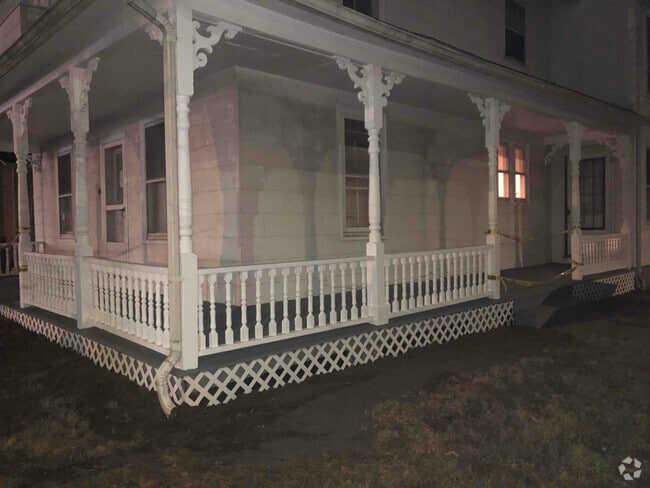Building Photo - 657 S Main St Rental