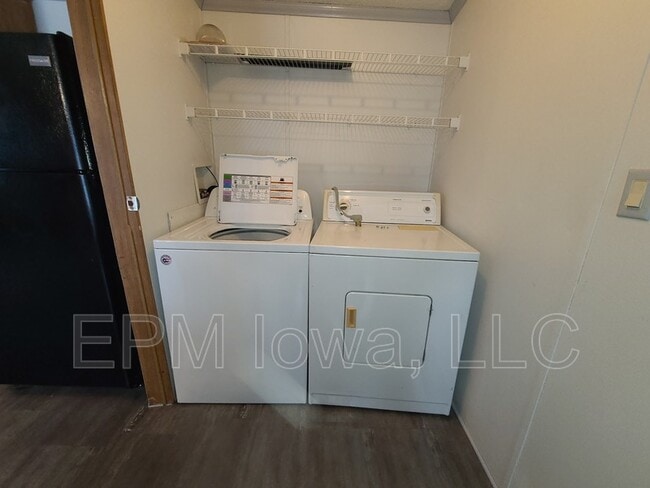 Photo - 700 W Ridgeway Ave