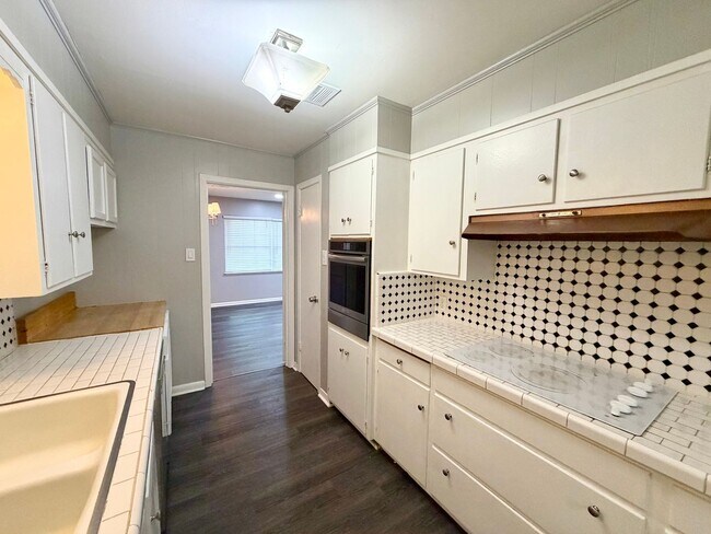 Photo - 3310 MacArthur Dr