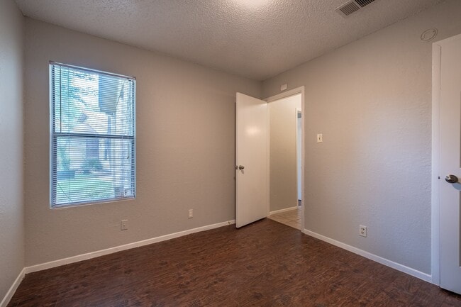 Photo - 12901 Chromite St