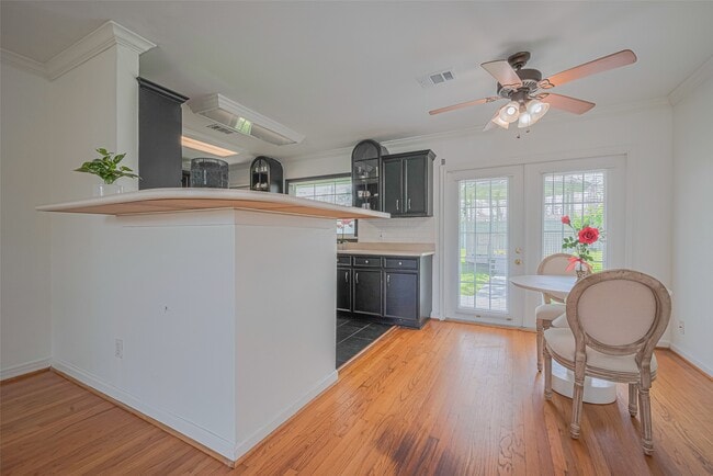 Photo - 3042 Oak Forest Dr