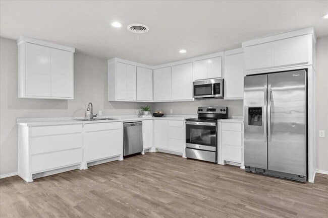 Photo - 327 Hiracheta Dr