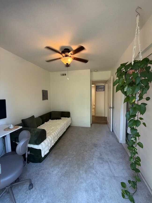5070 Via Manos Unidad B, Oceanside 92057, CA