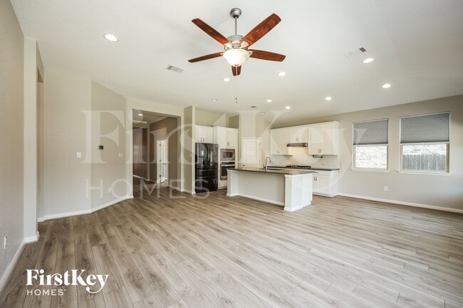 Photo - 2207 Tiptop Ln