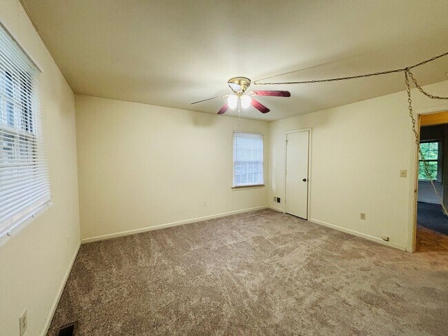 124 Camelot Ct