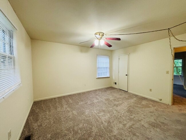 Photo - 3 Bedroom 2.5 Bath Townhouse