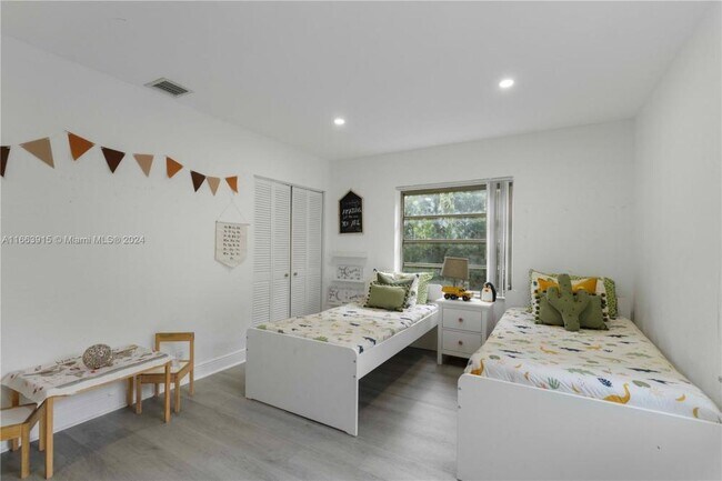 Photo - 3 bedroom in Hollywood FL 33020