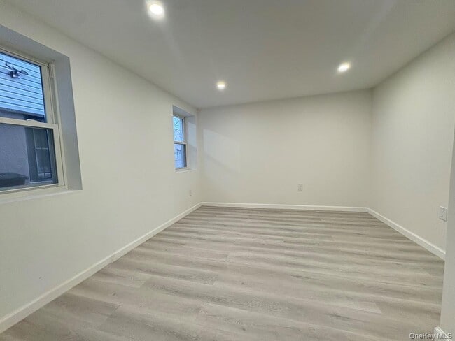 Photo - 69-16 Almeda Ave Unit Apt 1