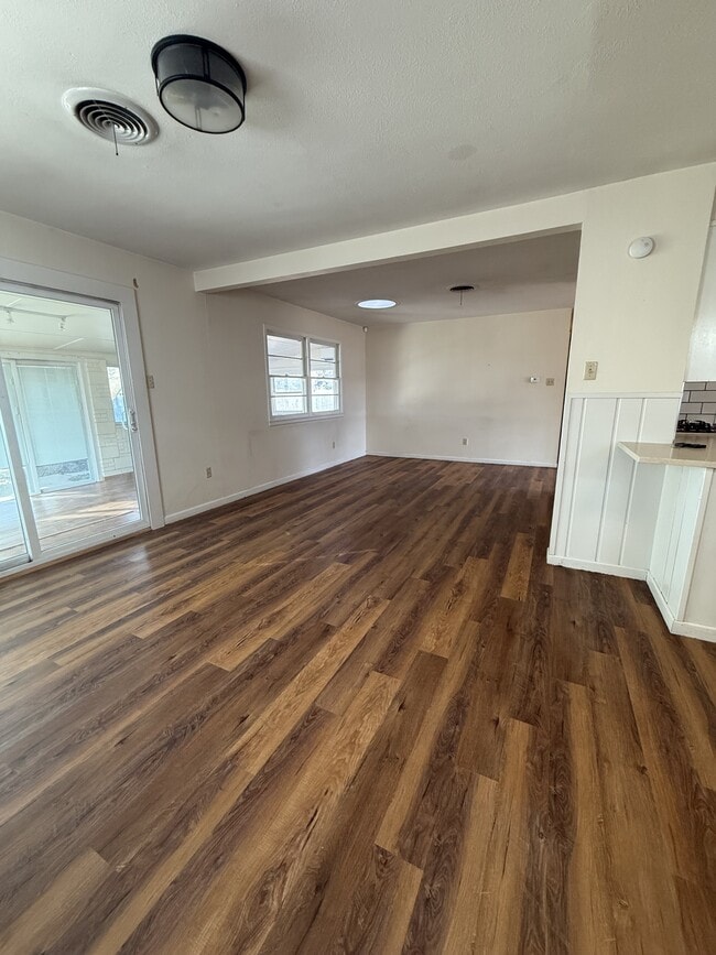 Photo - 2418 48th St