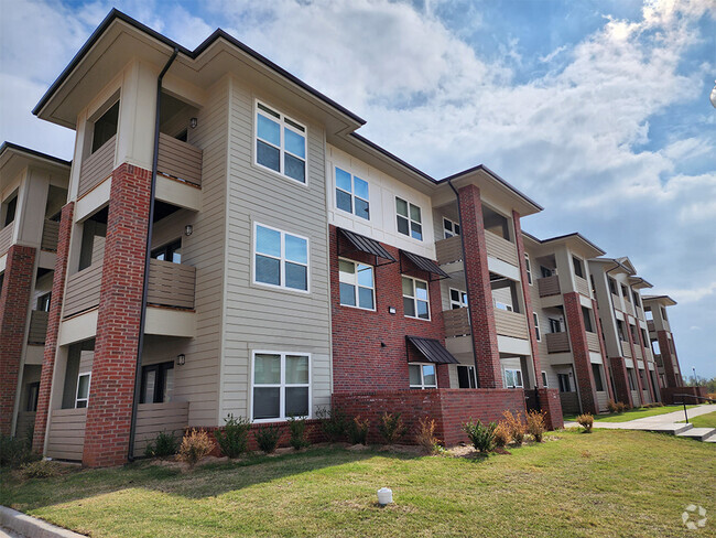 Building Photo - The Greens at Oklahoma City Rental