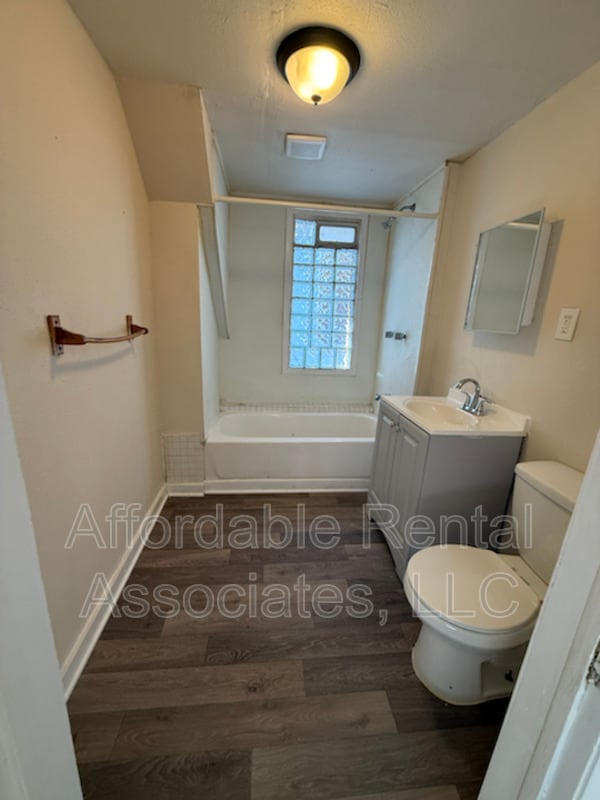 Photo - 2015 W Greenfield Ave