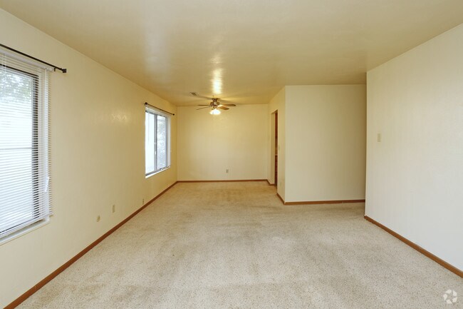 2BR, 1.5BA - 940SF - Living Room
