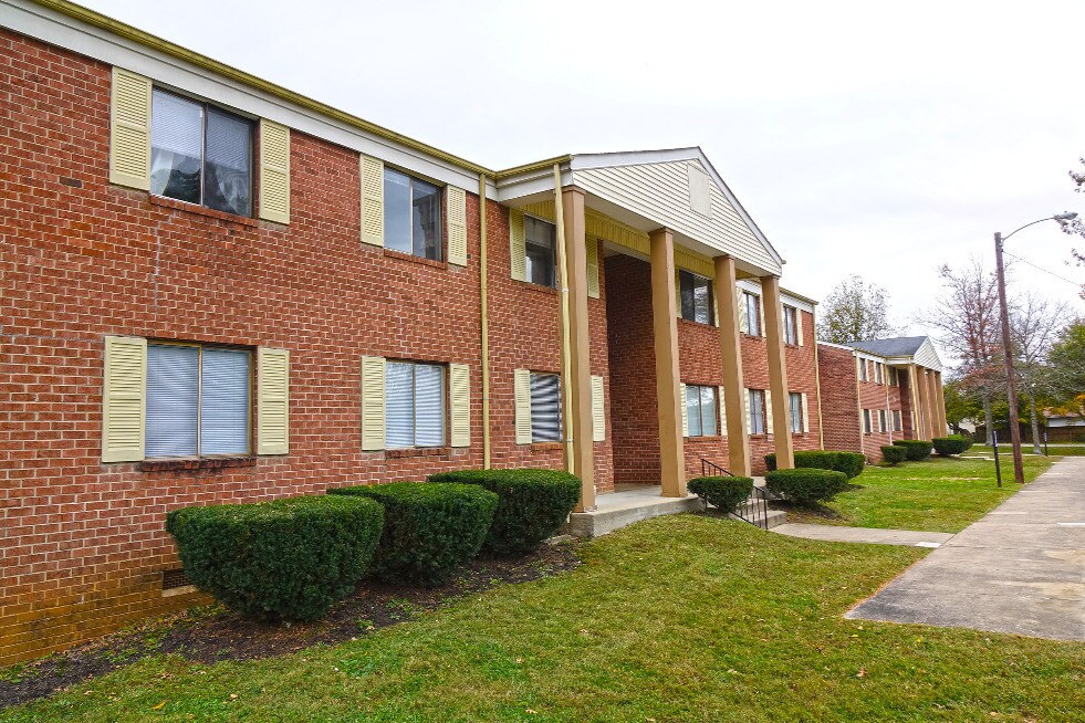 Greenwood Apartments - Greenwood Apartments