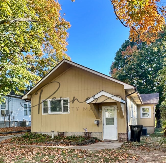 Building Photo - 9623 E 9th St S