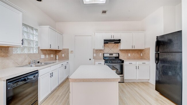 Photo - 827 Forest Ivy Ln