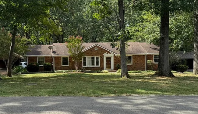 Building Photo - 713 Templeton Dr